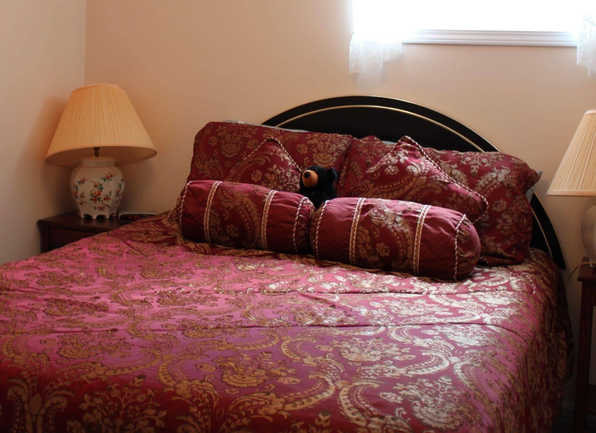 Casey'S Bed & Breakfast Уайтхорс Екстериор снимка
