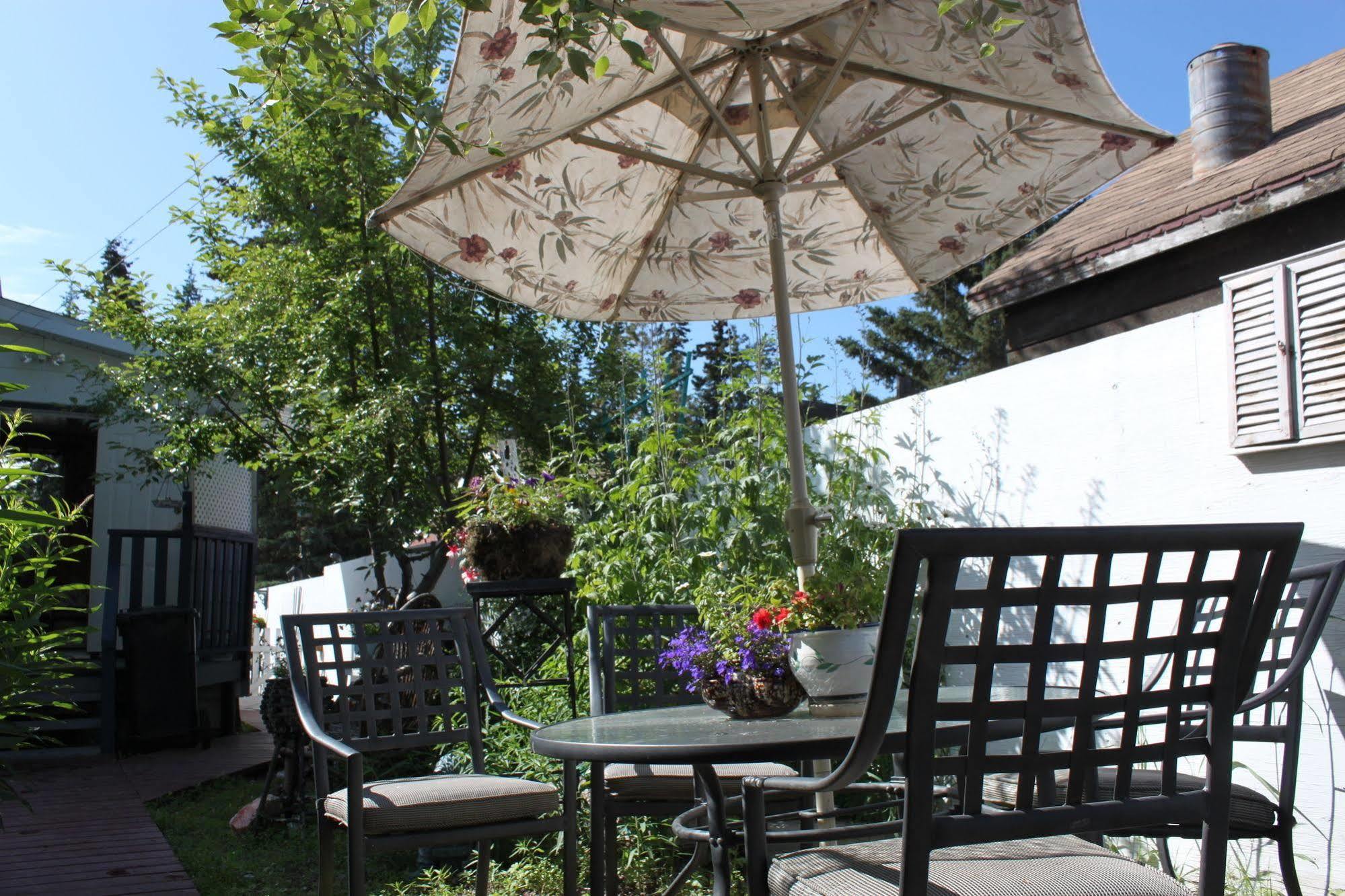 Casey'S Bed & Breakfast Уайтхорс Екстериор снимка